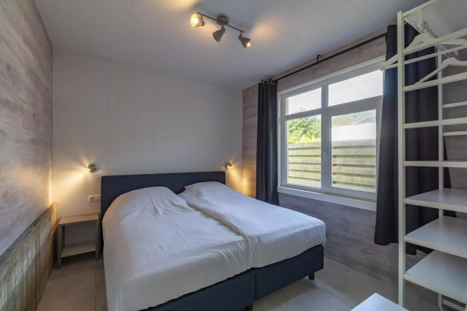 Garnekuul 90-Bedroom