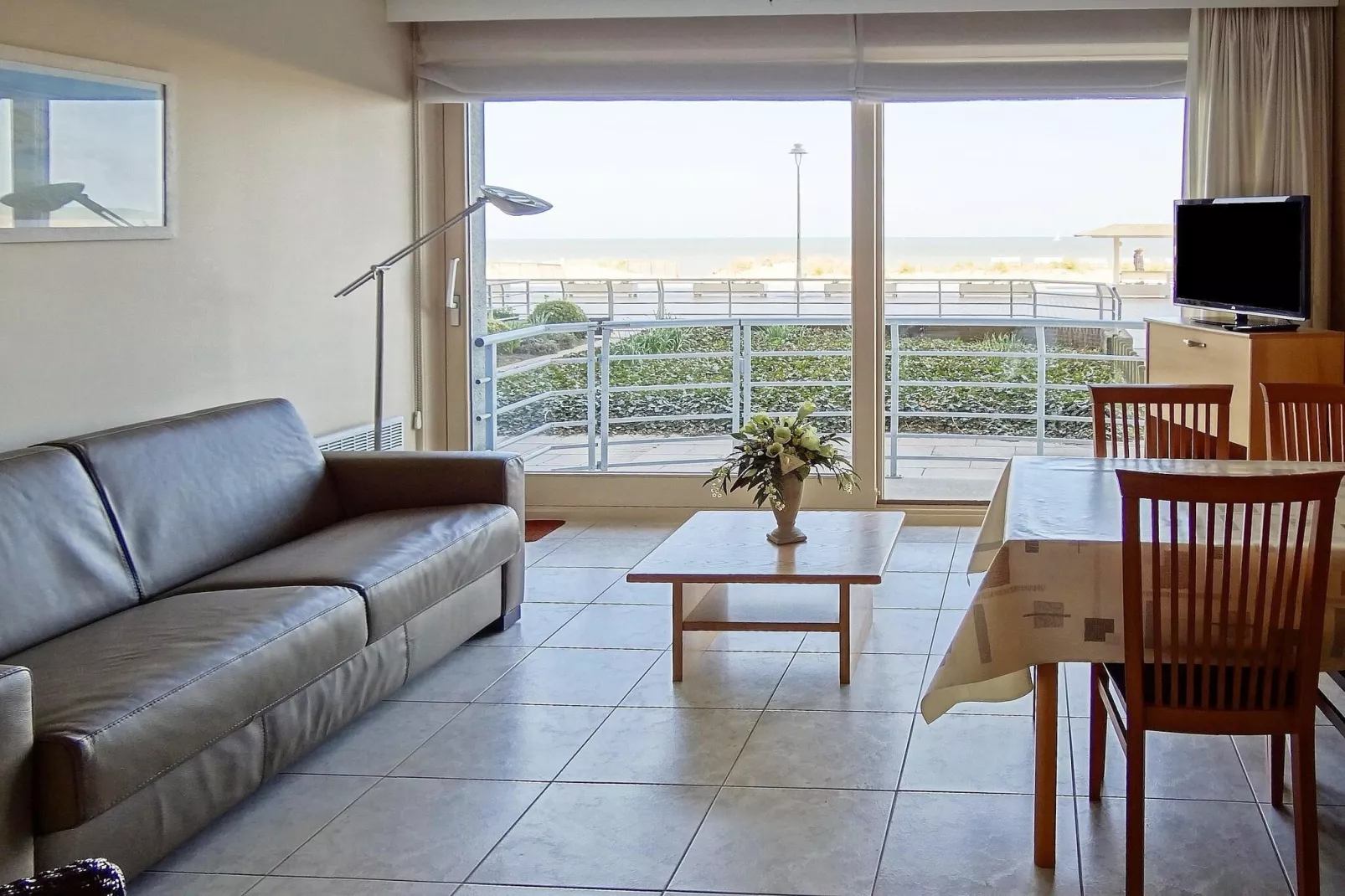 SEASIGHT A 1 / 0001-Living room