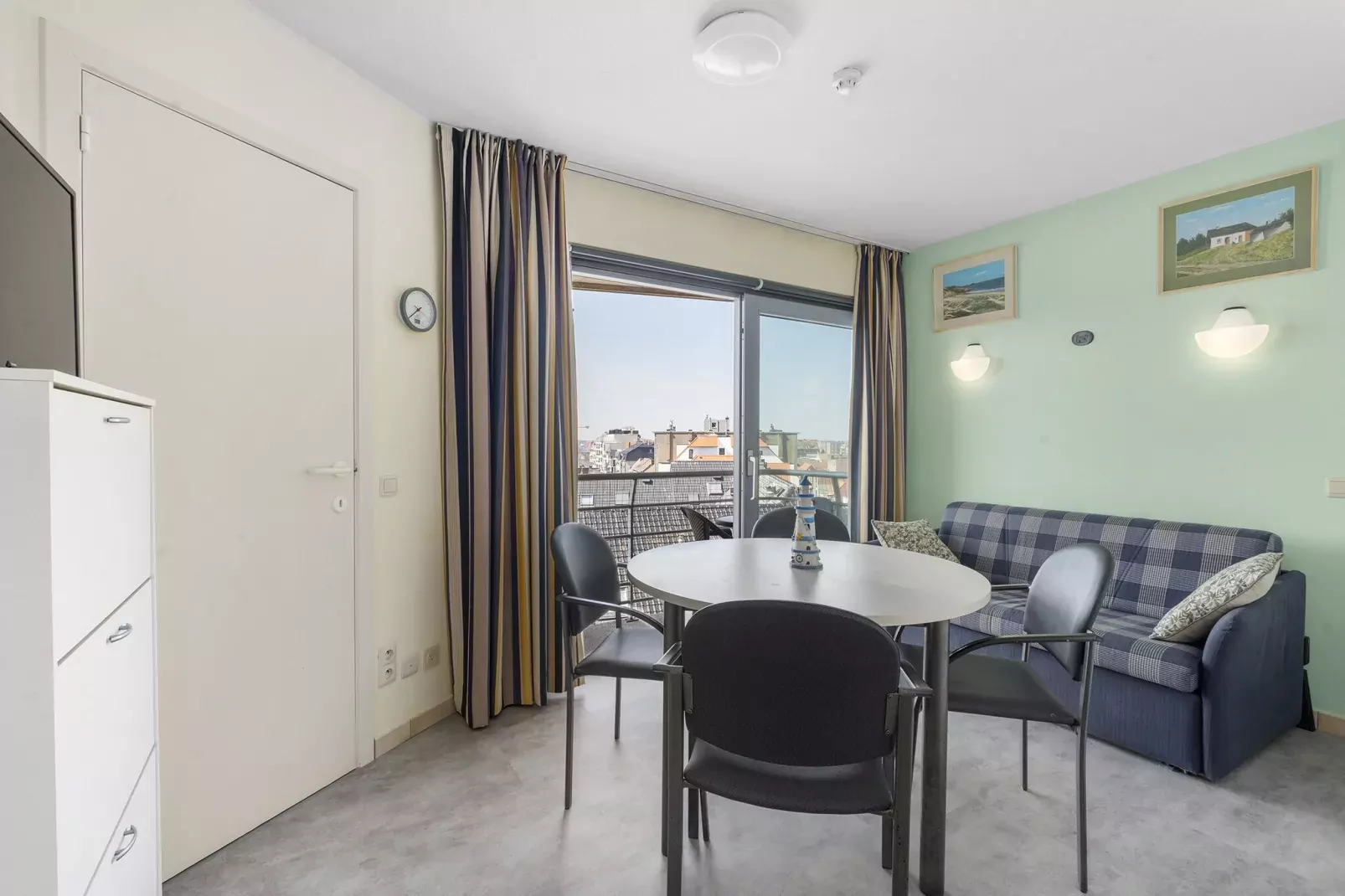 Ocean Suites 714-Living room