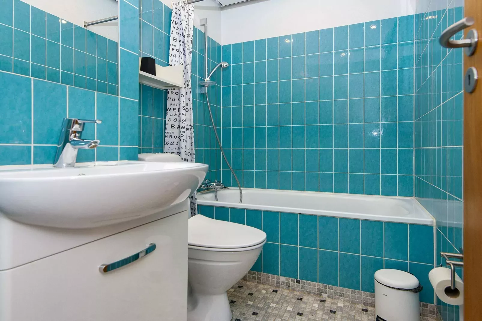 2 room,ground floor or 1.-Innenbereich