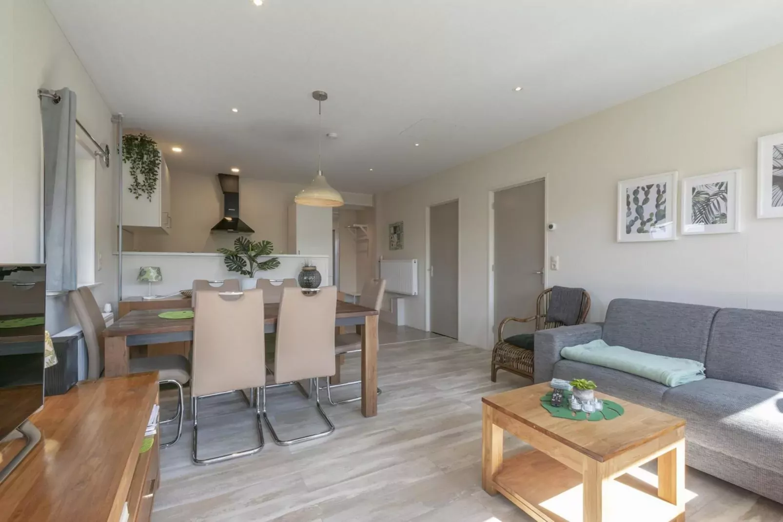 Zeewaard 33-Dining room