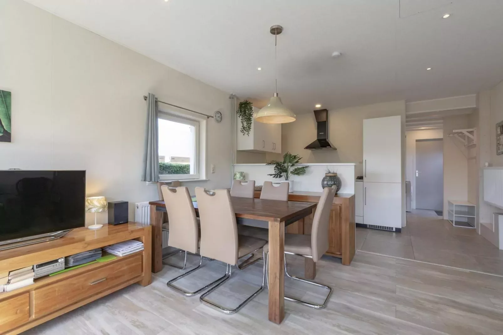 Zeewaard 33-Dining room
