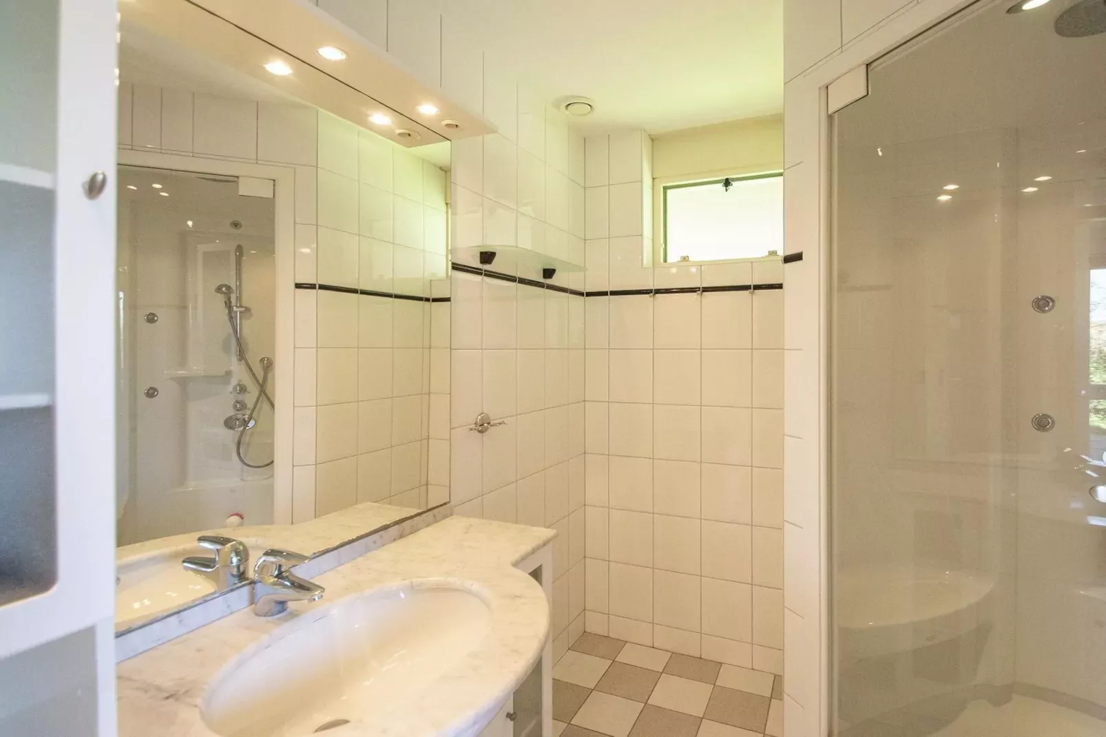 Callantsogervaart 3-8-Badezimmer
