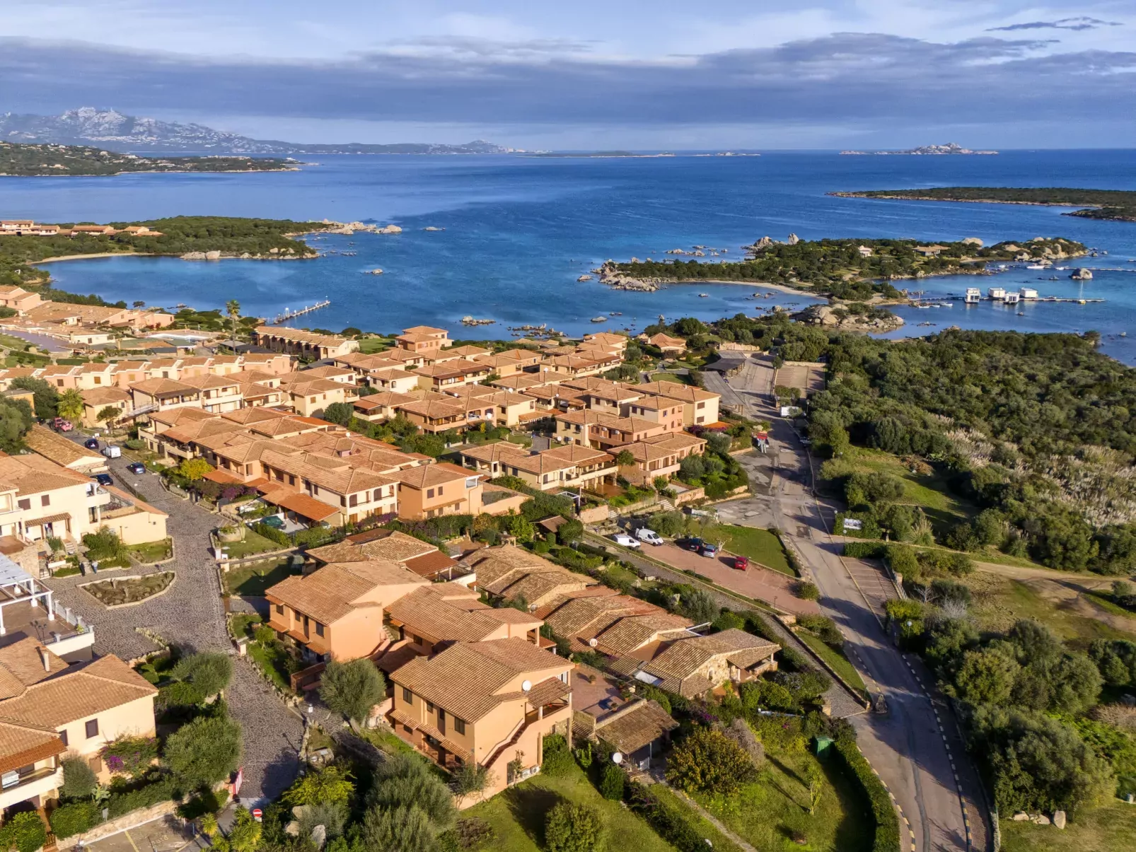 F4 - F2, Baia de Bahas-Outside