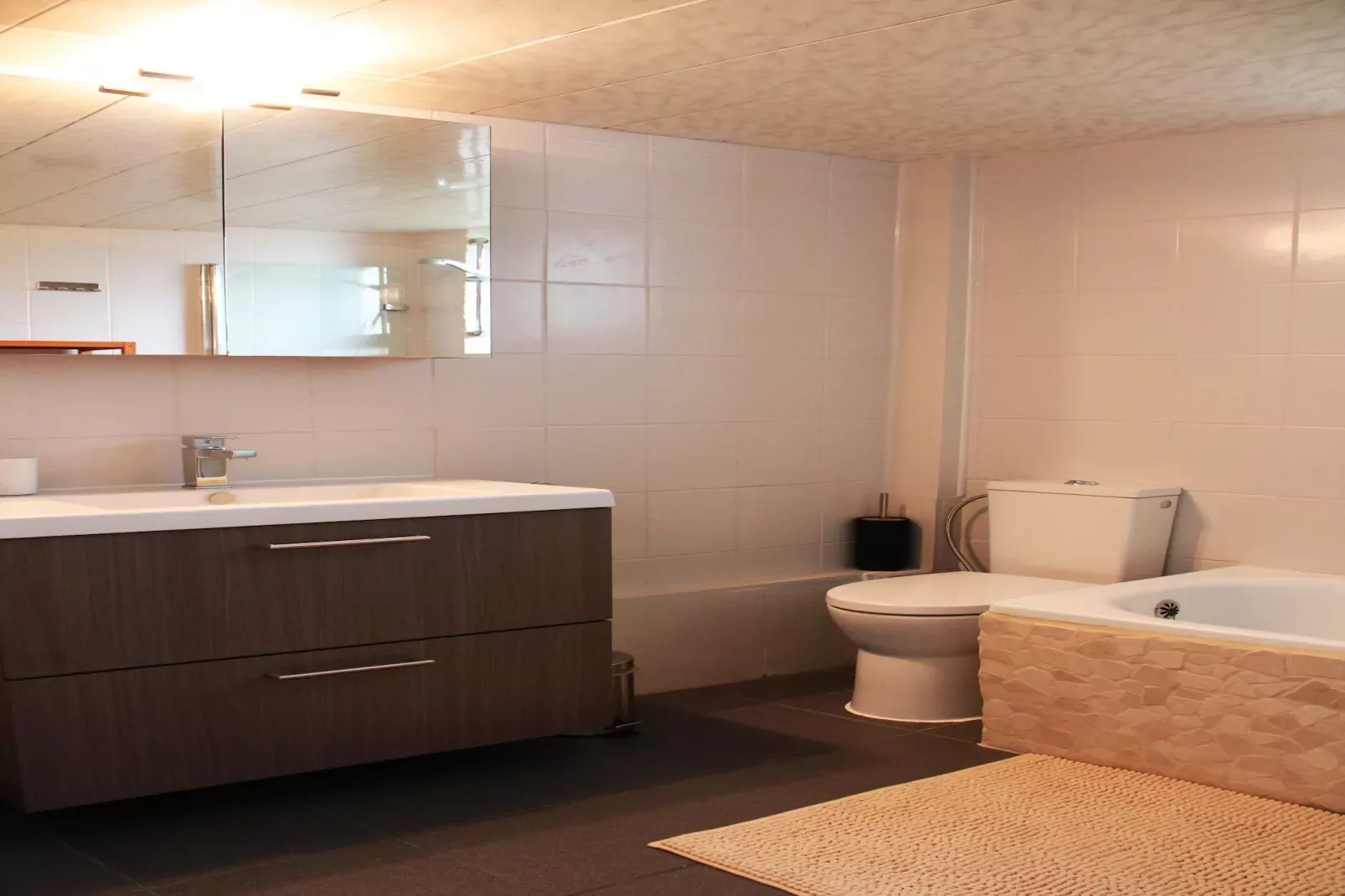 Haus Hunnenberg 2-Bathroom