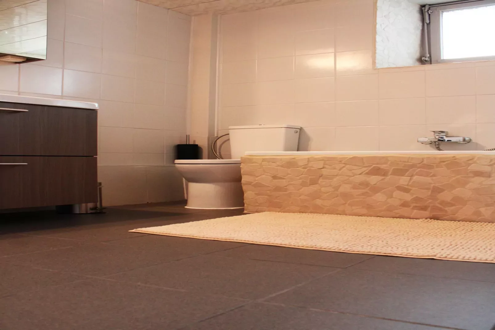 Haus Hunnenberg 2-Bathroom