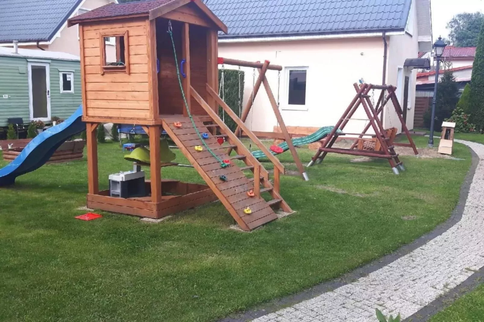 Apartamenty 4-osobowe Niechorze-Gardens summer