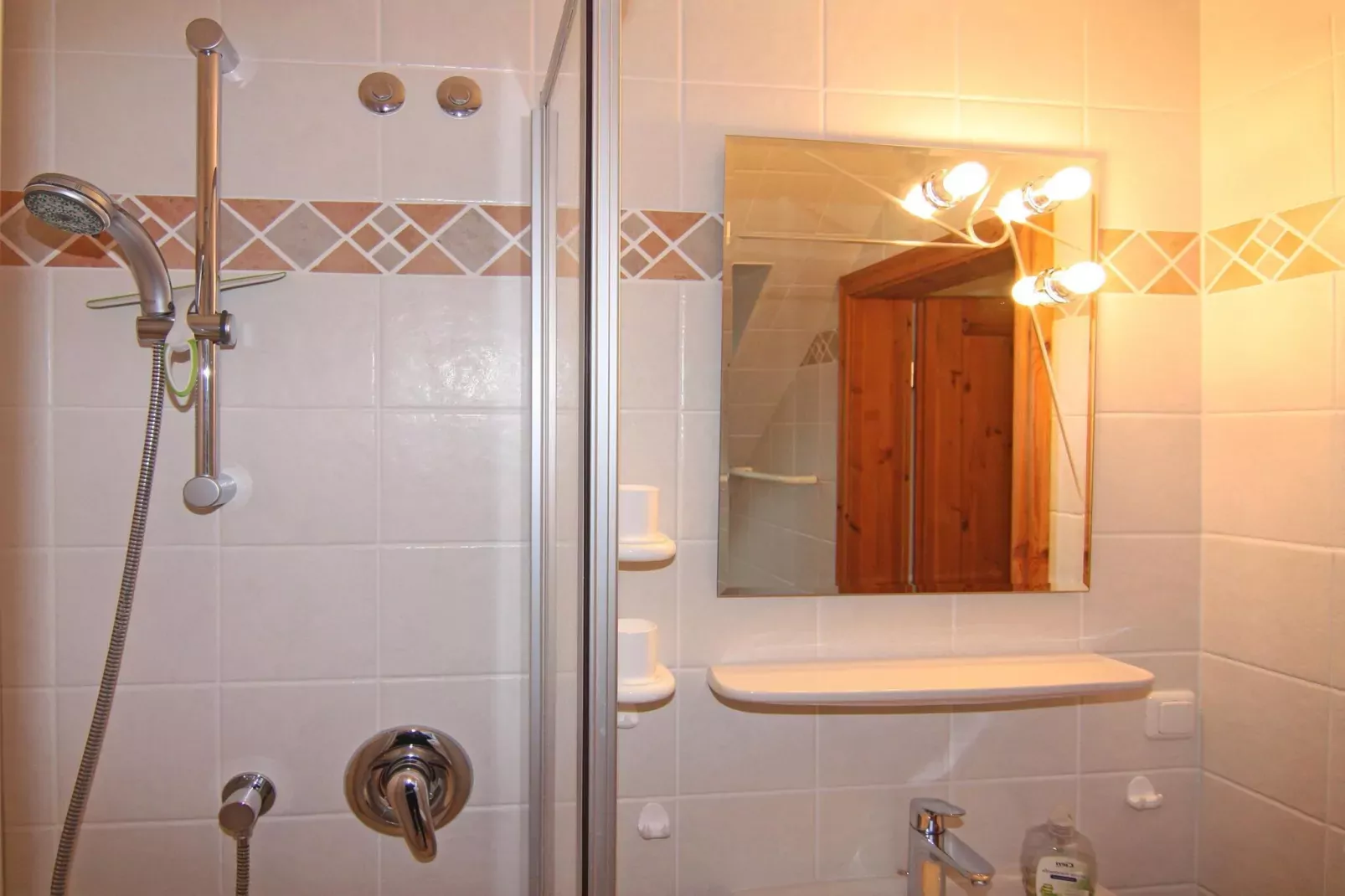 Schlagsdorf 40 OG Weitblick-Bathroom