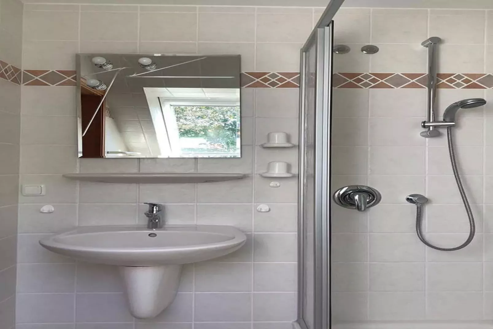 Schlagsdorf 40 OG Weitblick-Bathroom