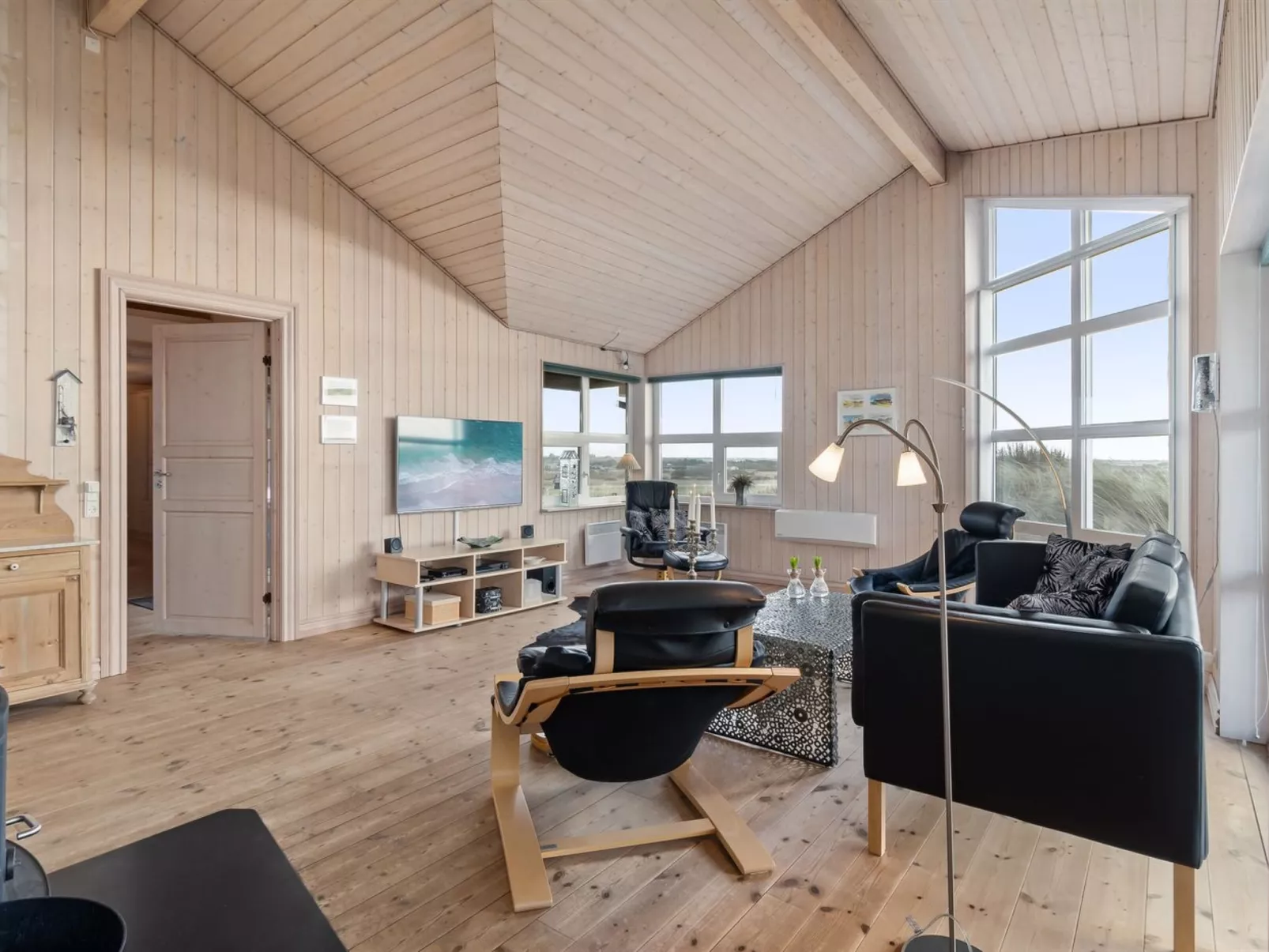 "Tahnee" - 450m from the sea-Inside