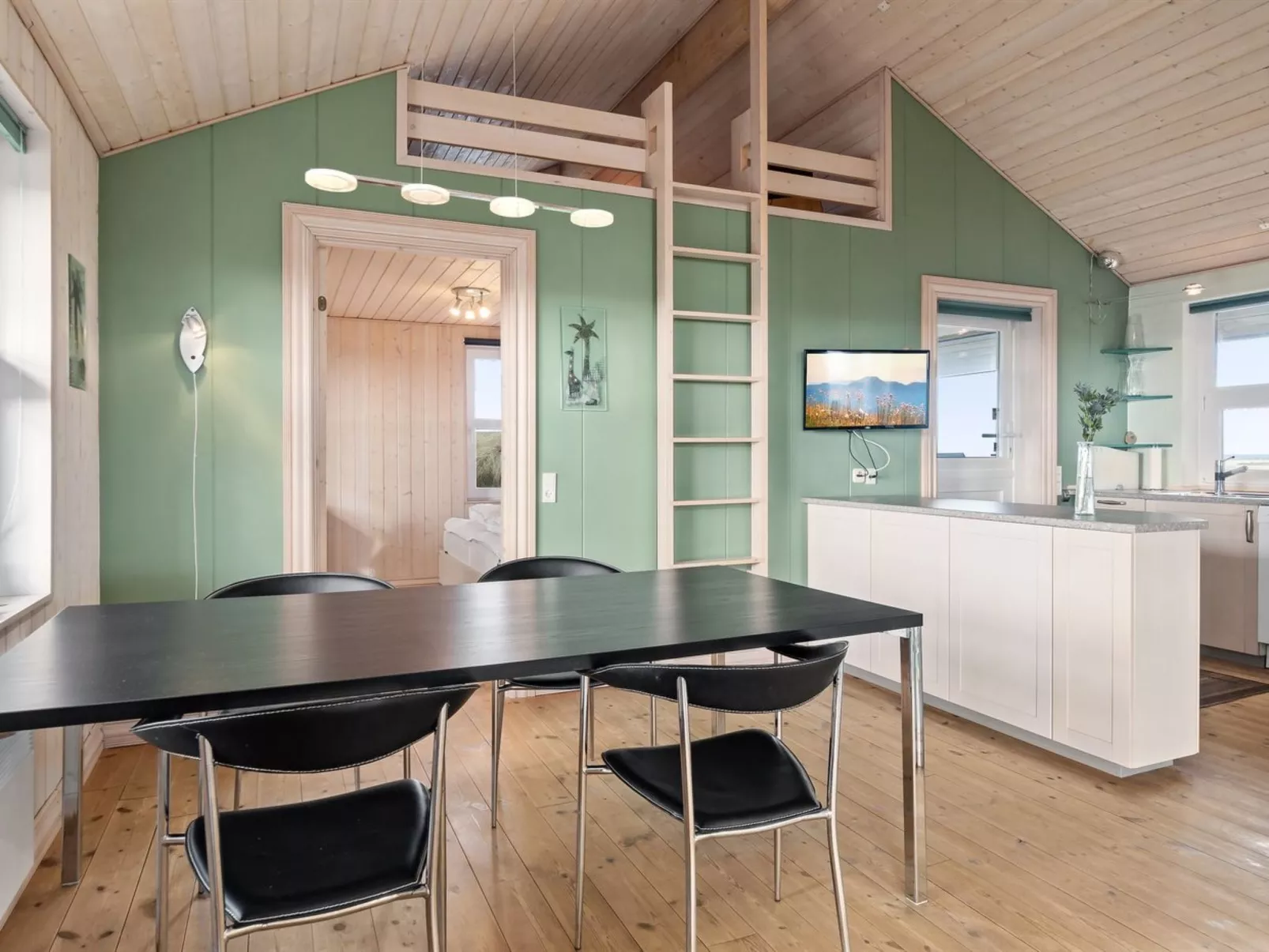 "Tahnee" - 450m from the sea-Inside