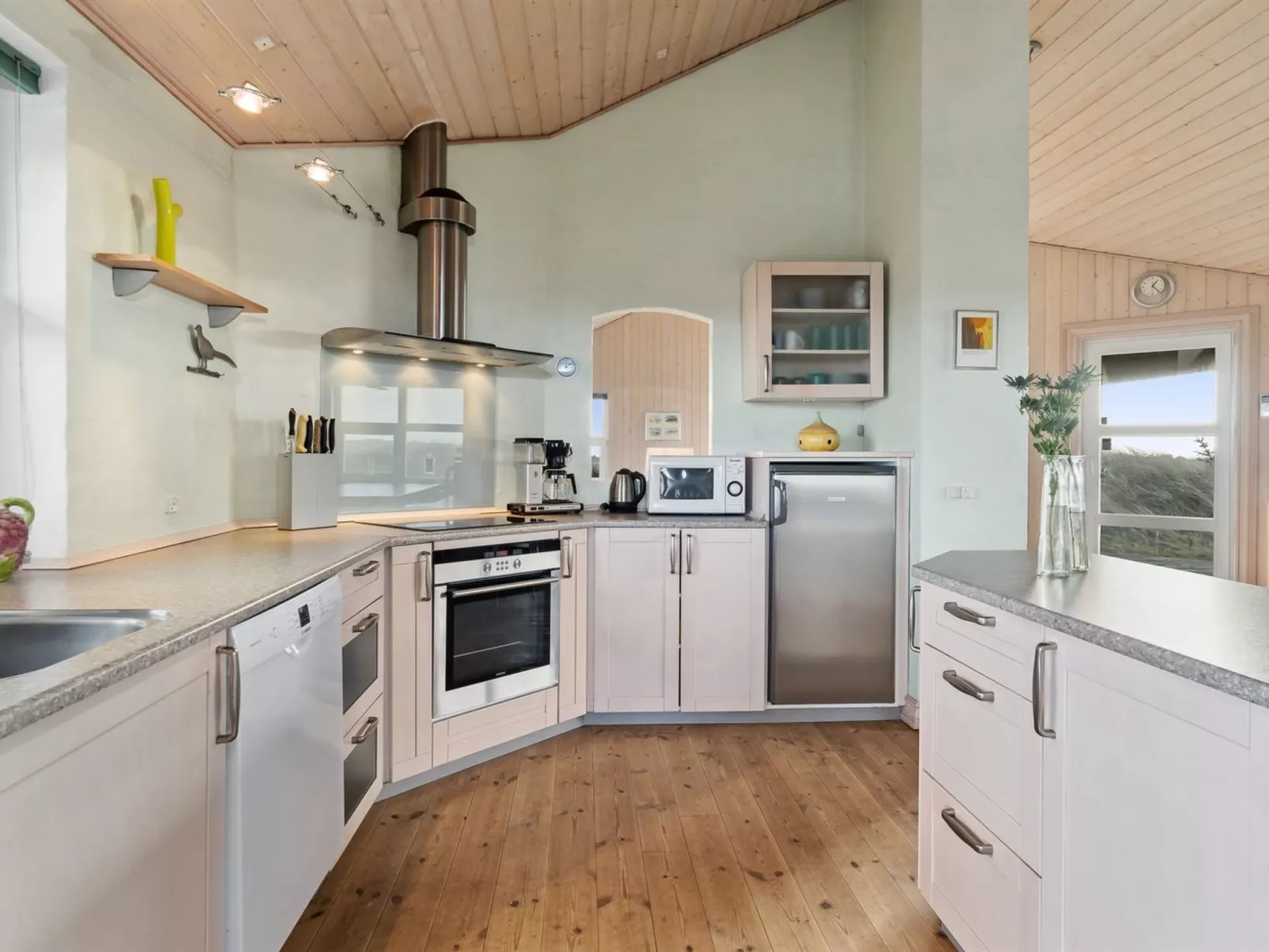 "Tahnee" - 450m from the sea-Inside