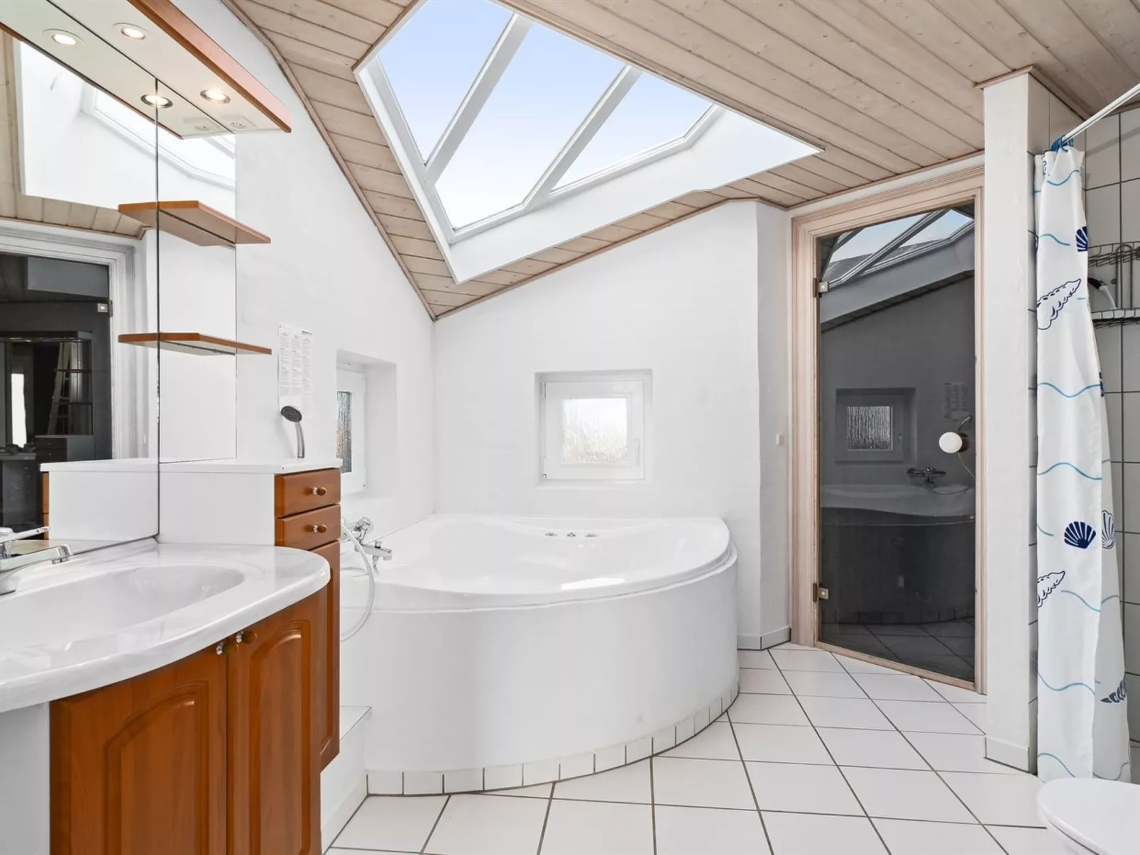 "Tahnee" - 450m from the sea-Inside
