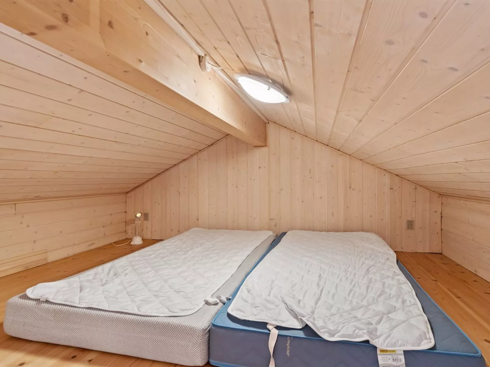 "Tahnee" - 450m from the sea-Inside