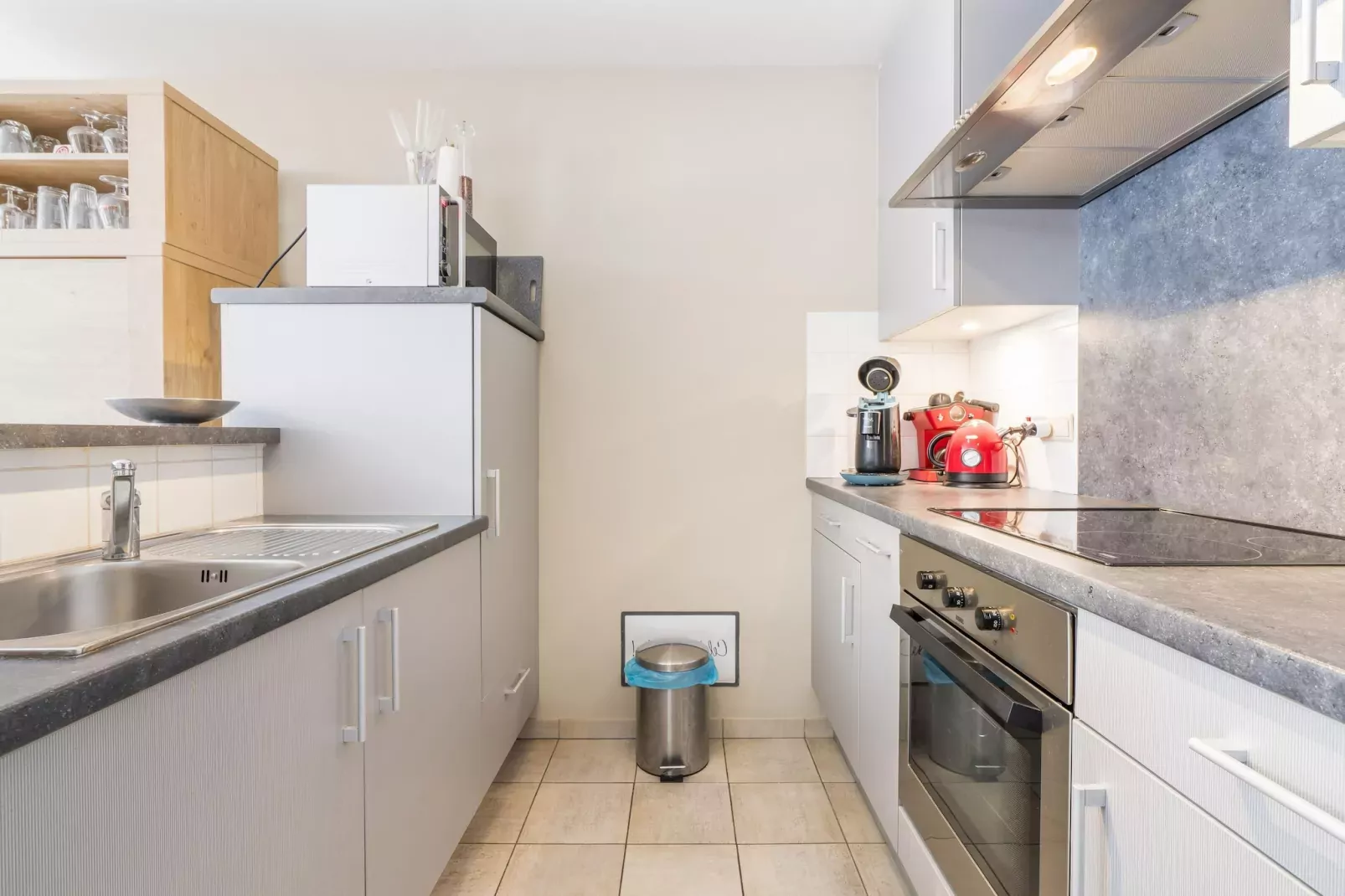 Majestic Stad 002-Kitchen