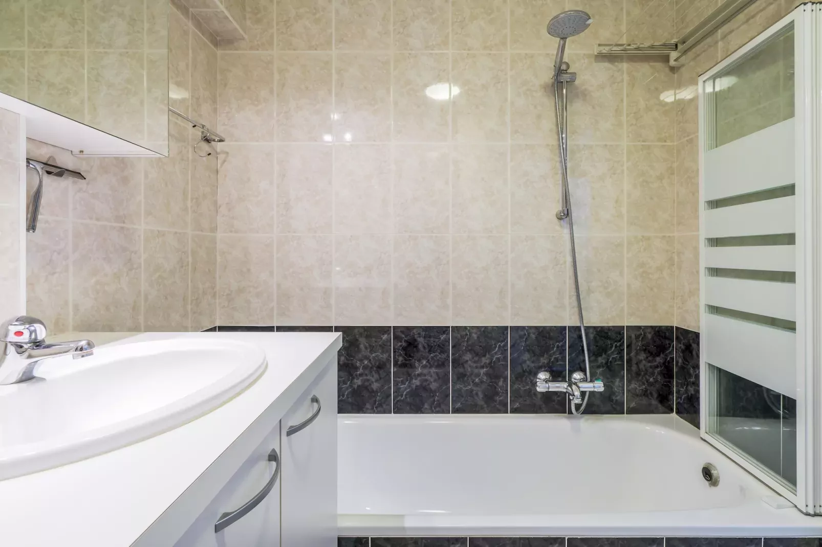 Majestic Stad 002-Bathroom