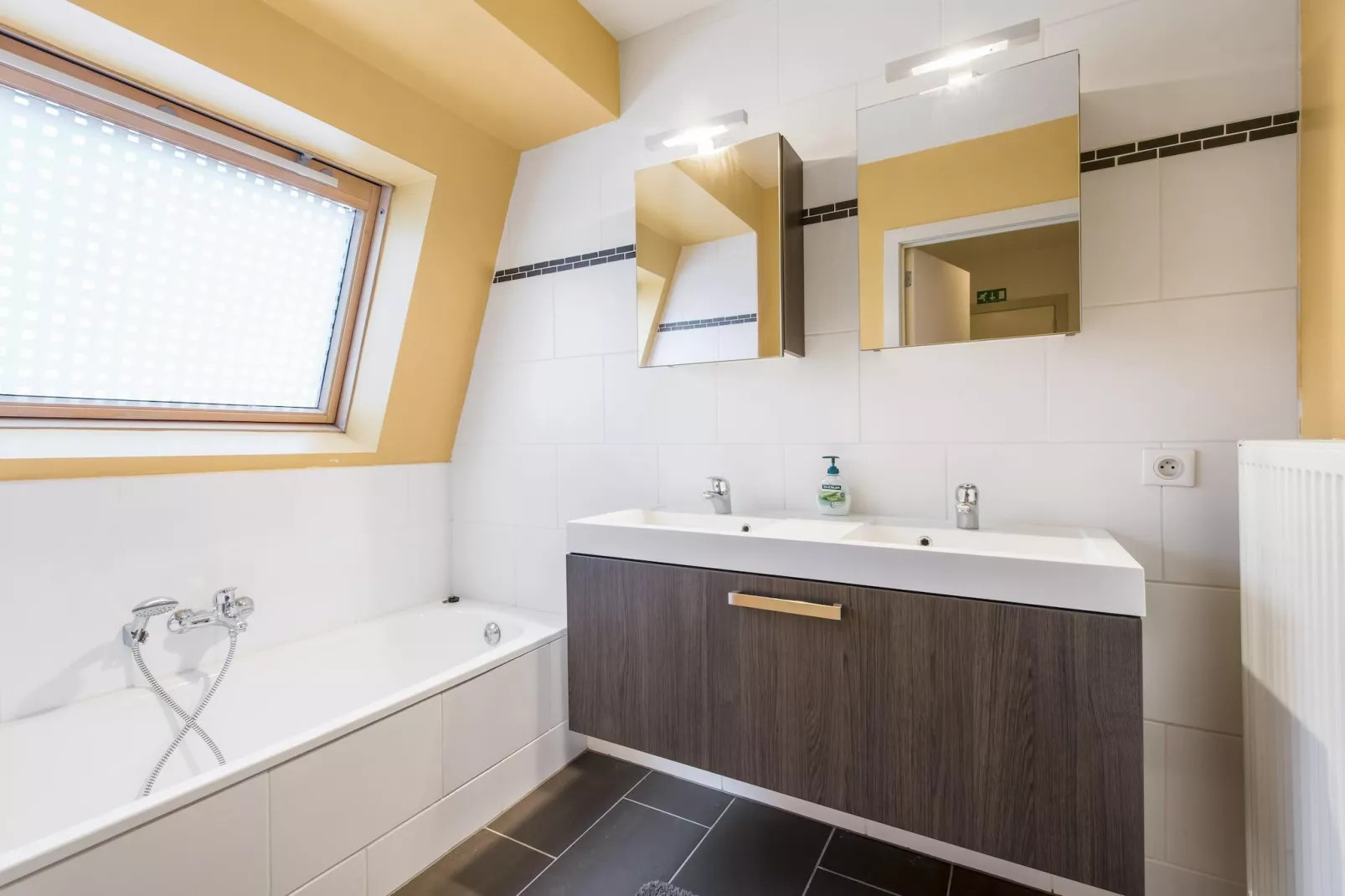 Nouvella 301-Bathroom