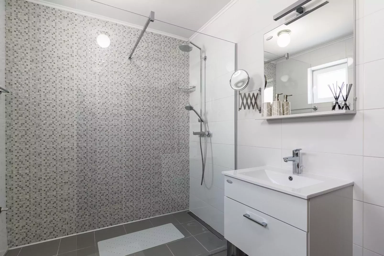 Villa Gigi-Bathroom