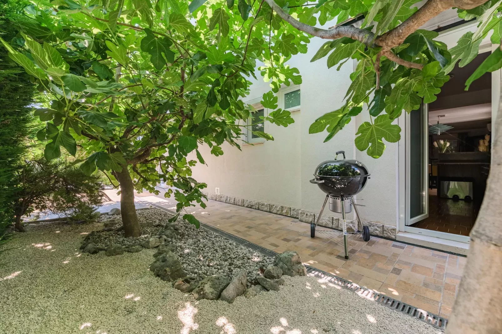Villa Gigi-Gardens summer