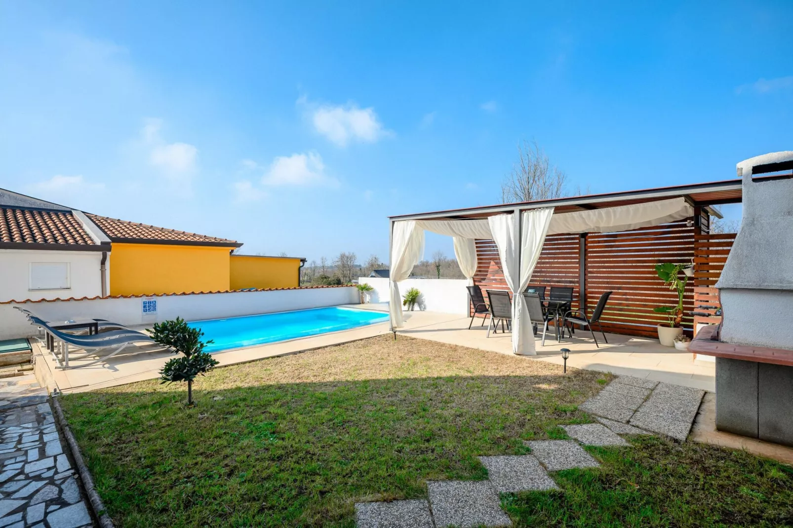 poolofhouse