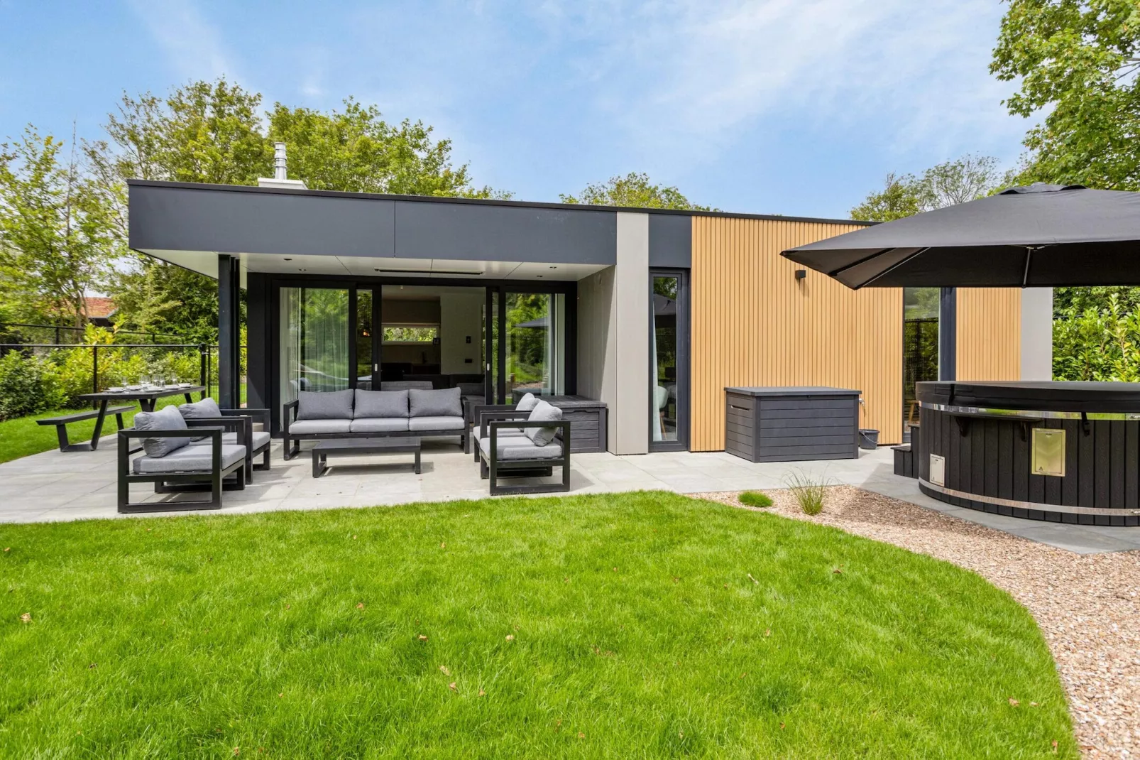 Leeuwerikenlaan 4-Exterior summer