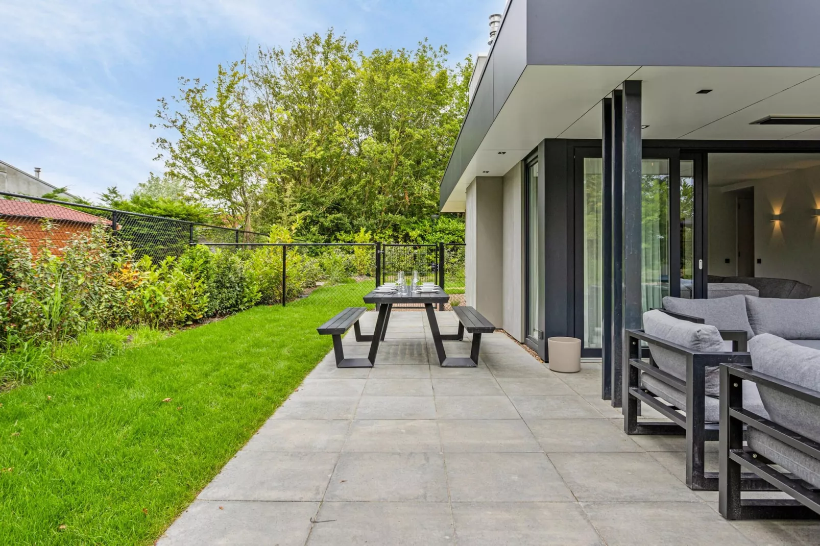 Leeuwerikenlaan 4-Terrace balcony