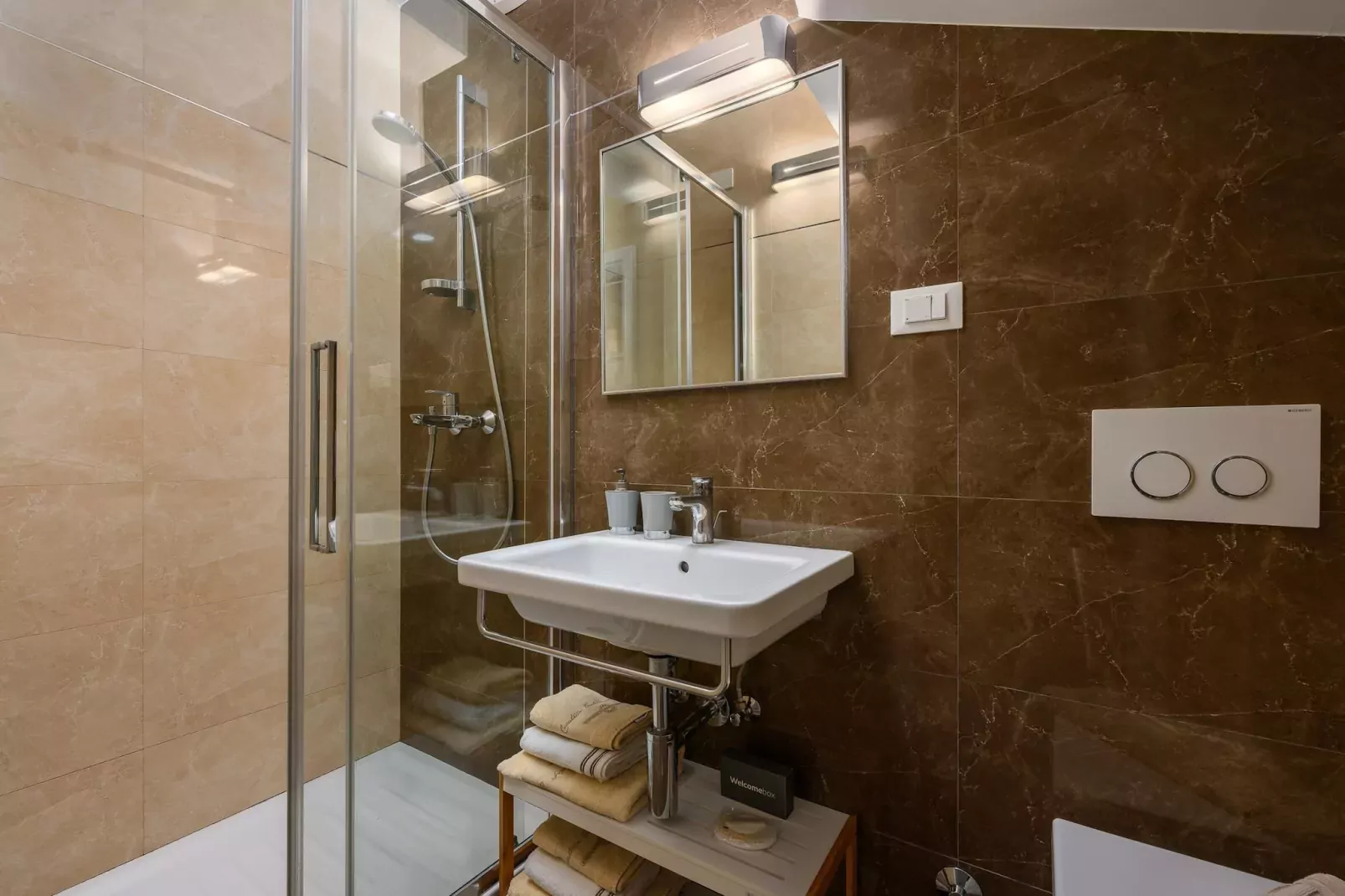 Premium Apartment Bianca-Bathroom