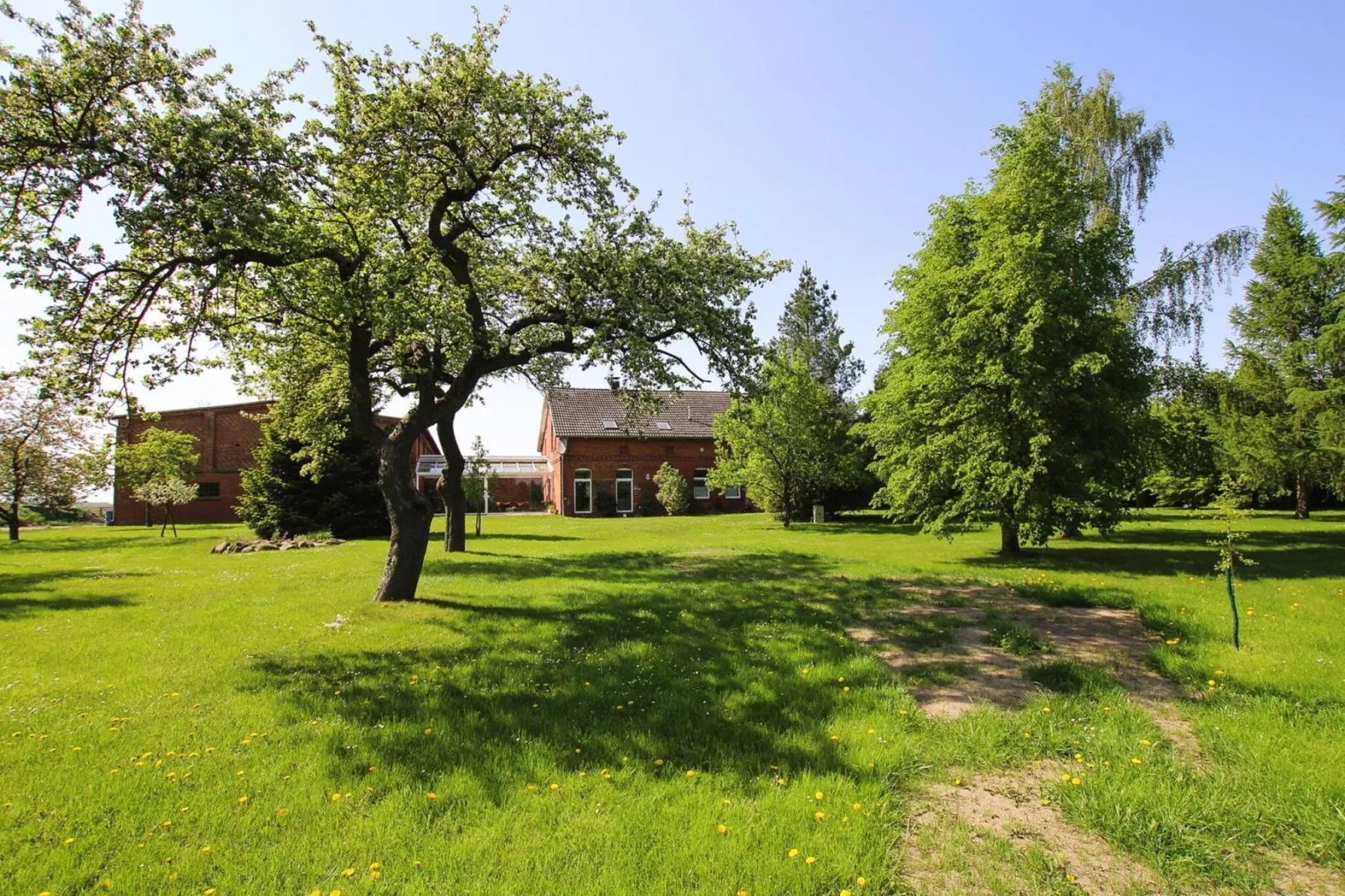 Fewo im OG 180 qm-Gardens summer