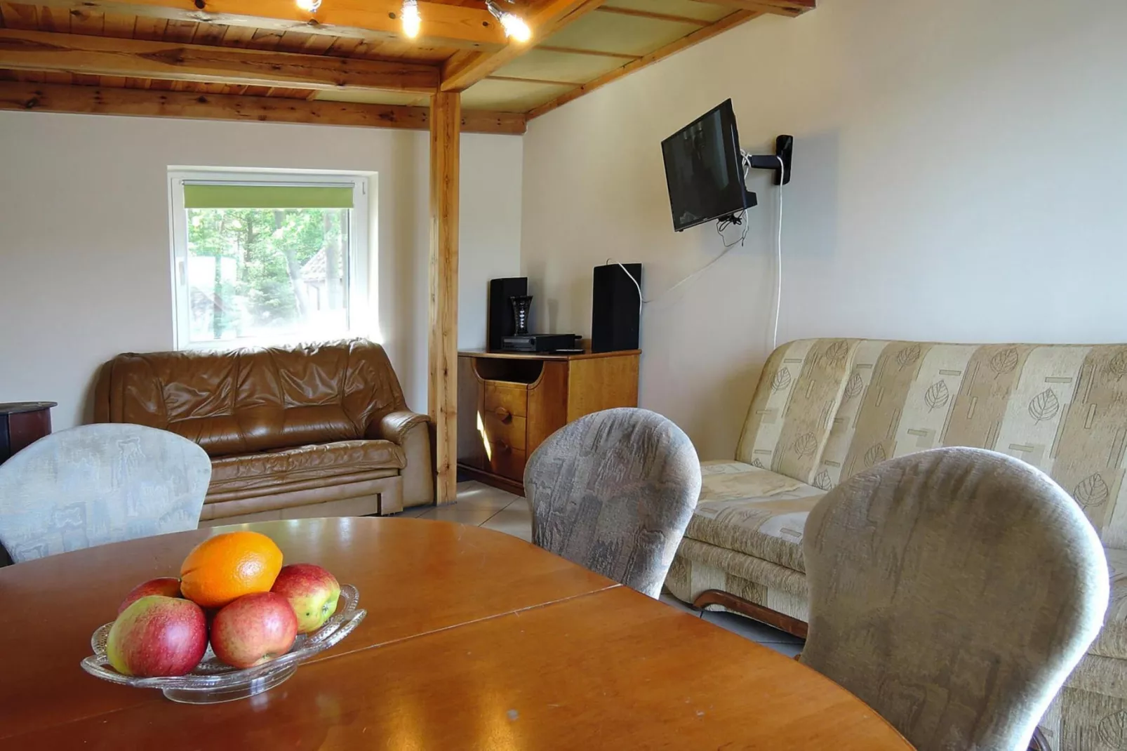 Holiday complex in Jezierzyce by Szczecin at the lake 30 qm for 4 persons Typ C Zolty-Dining room