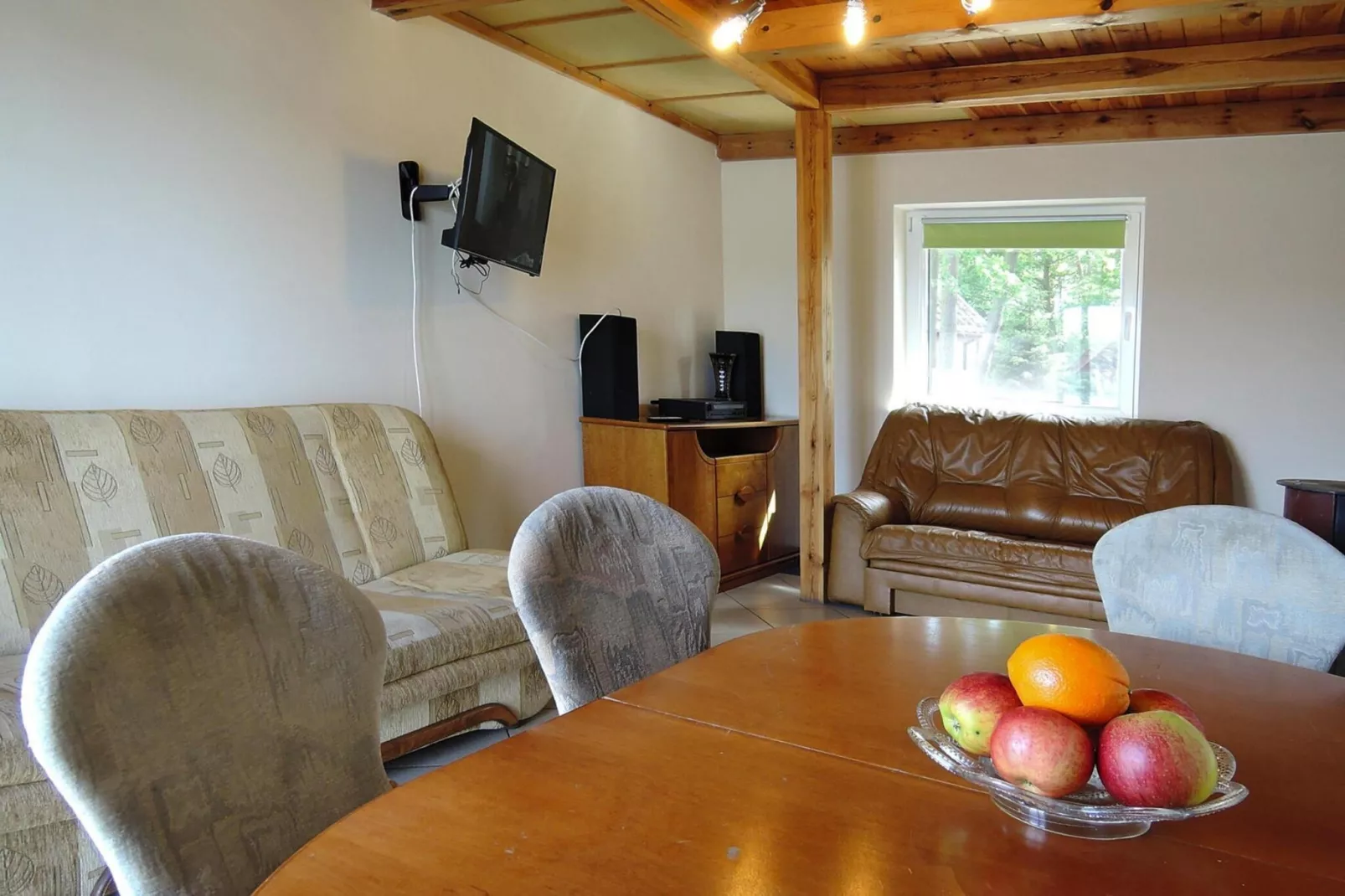 Holiday complex in Jezierzyce by Szczecin at the lake 30 qm for 4 persons Typ C Zolty-Dining room