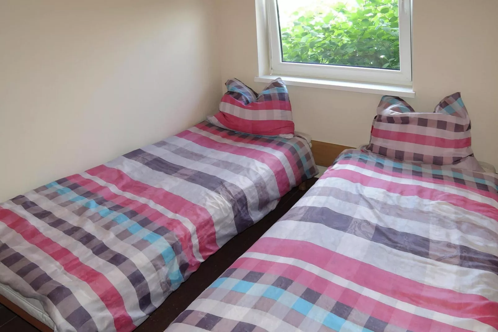 Holiday complex in Jezierzyce by Szczecin at the lake 30 qm for 4 persons Typ C Zolty-Bedroom