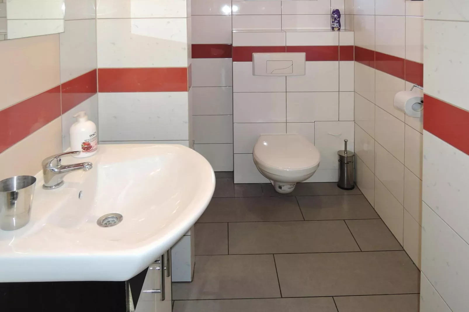 Holiday complex in Jezierzyce by Szczecin at the lake 30 qm for 4 persons Typ C Zolty-Bathroom