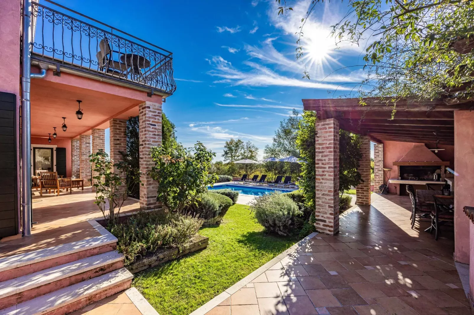 Villa Maddalena-Gardens summer