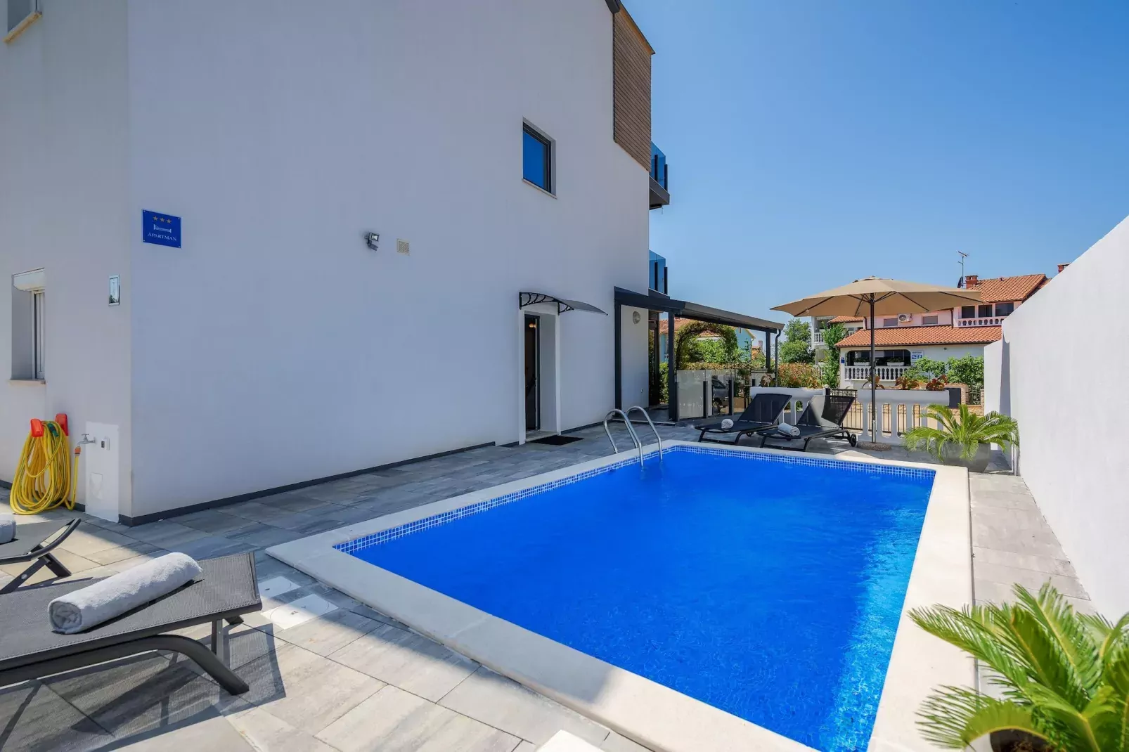 poolofhouse