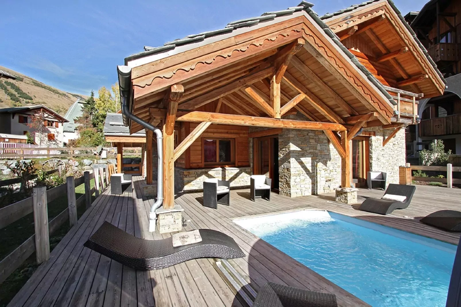 Chalet Le Prestige Lodge-Exterior summer
