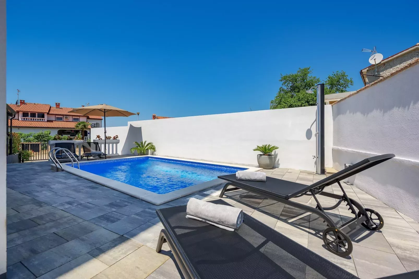 Apartment Vedran with heated pool, near Porec-Pool