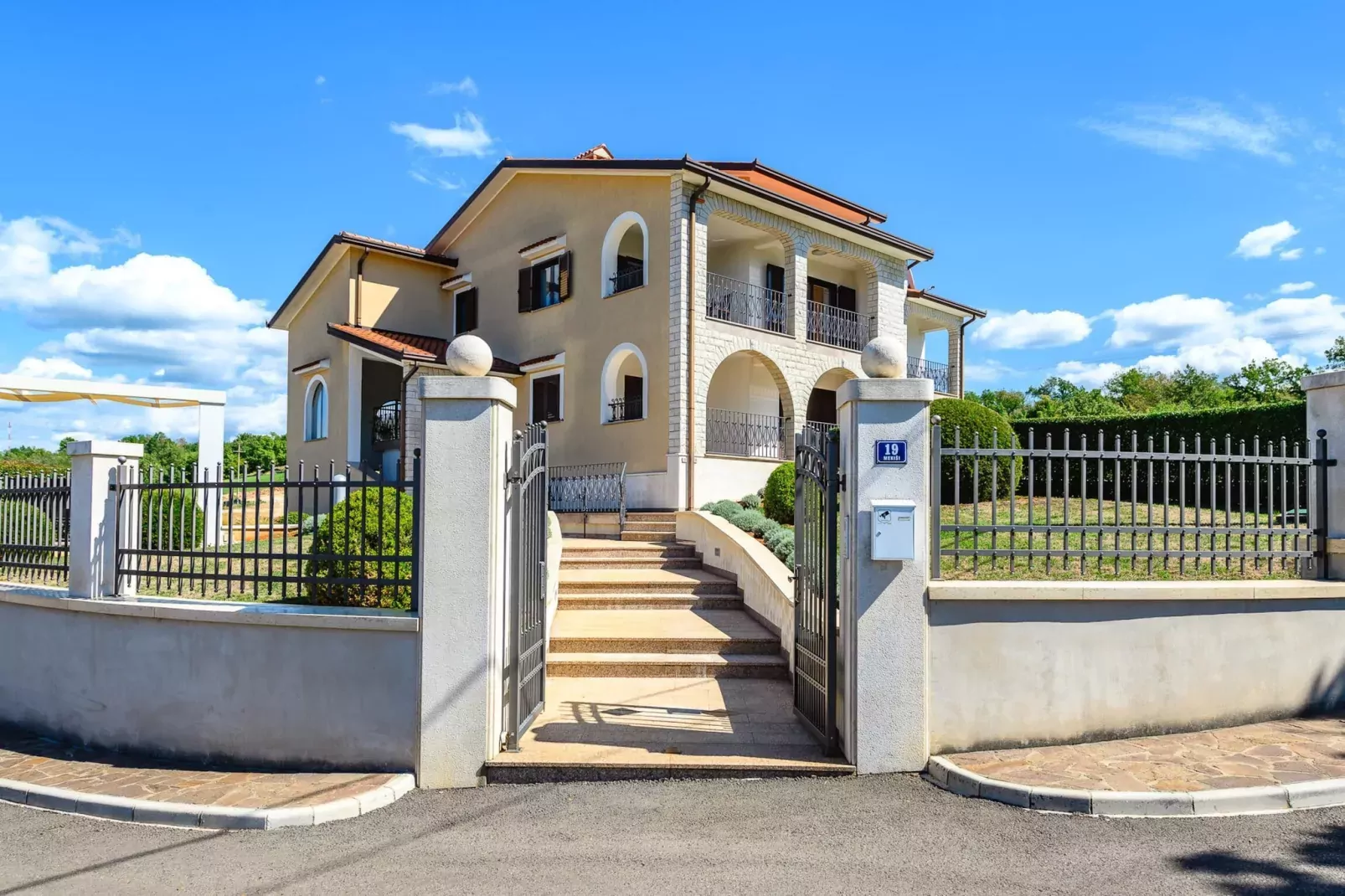 Premium Apartment Silvia II with private pool-Exterior summer