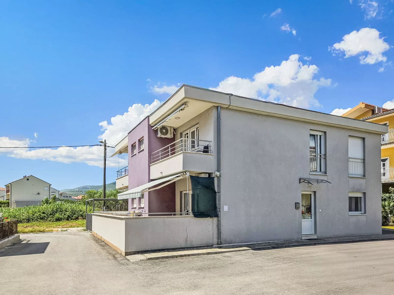 Ružica-Outside