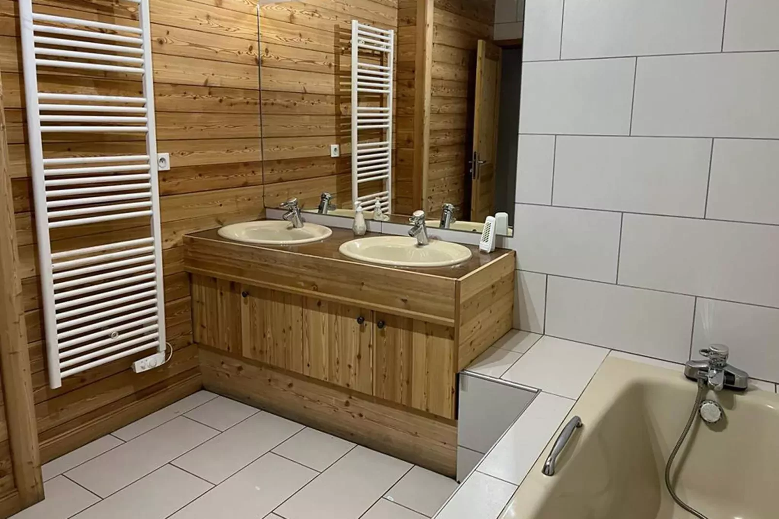 Chalet Erika-Bathroom
