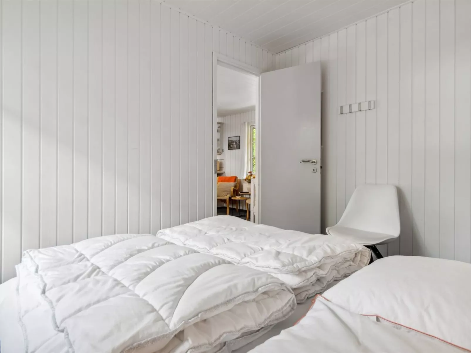 "Gail" - 200m from the sea-Inside