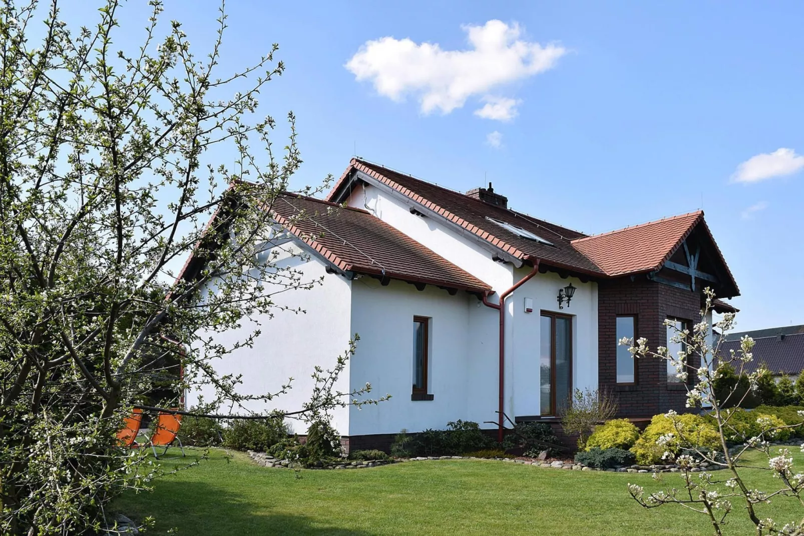 Holiday home at the lake in Kiedrowice-Exterior summer