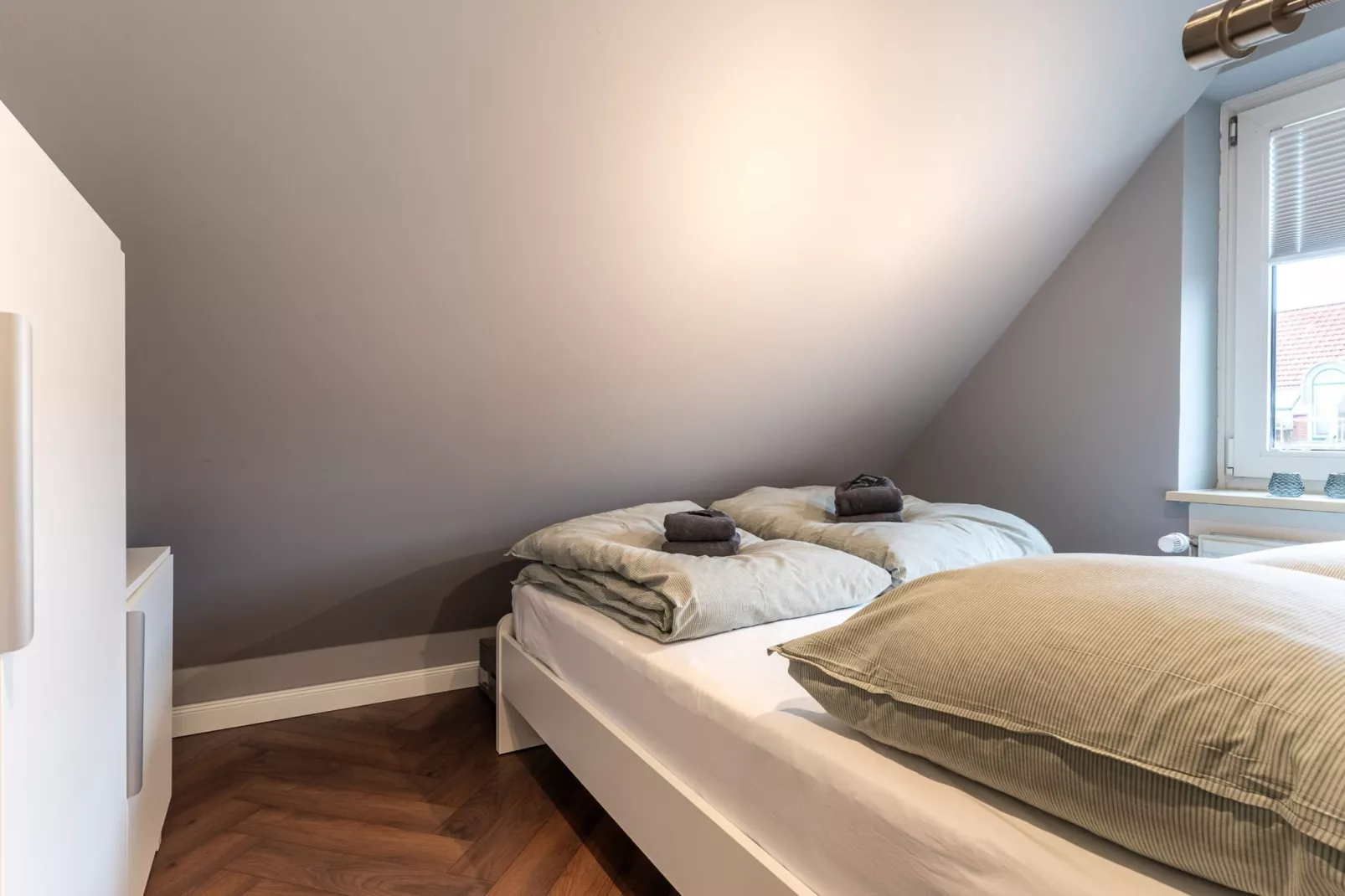 Black Pearl-Bedroom