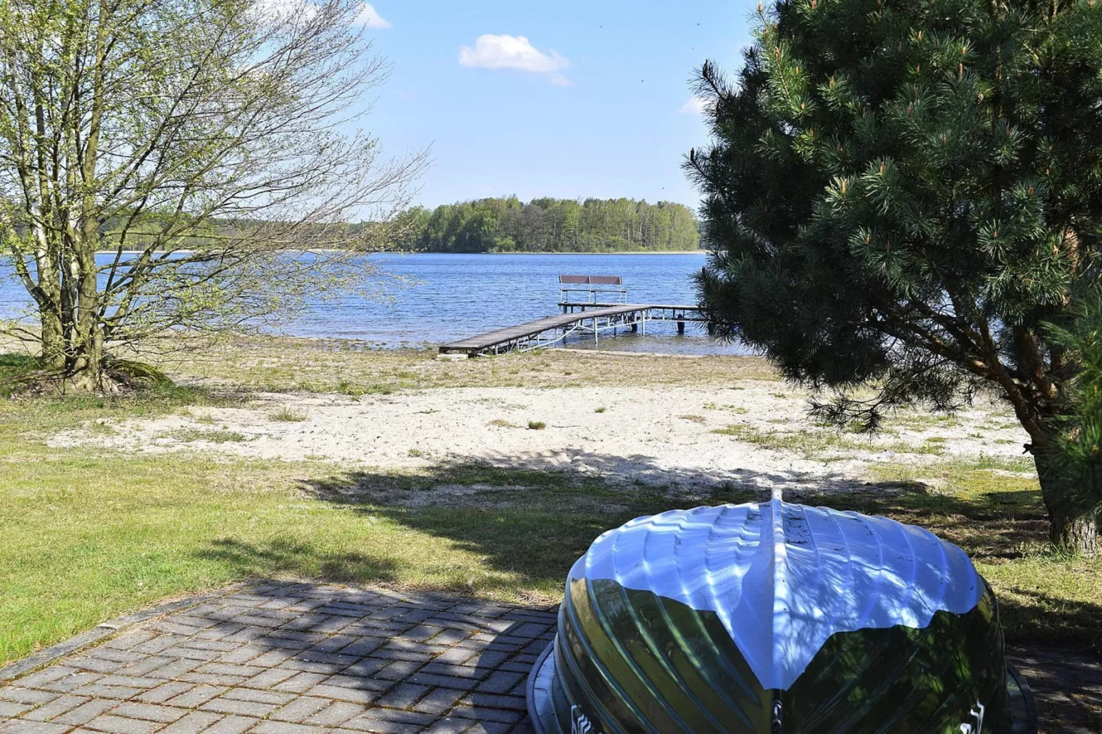 Holiday home at the lake in Kiedrowice-Gardens summer