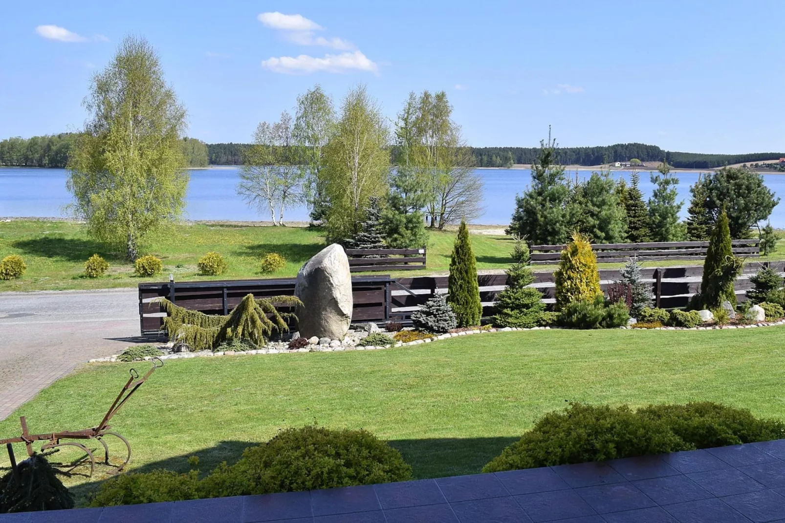 Holiday home at the lake in Kiedrowice-Gardens summer