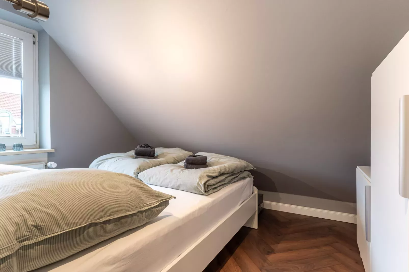 Black Pearl-Bedroom