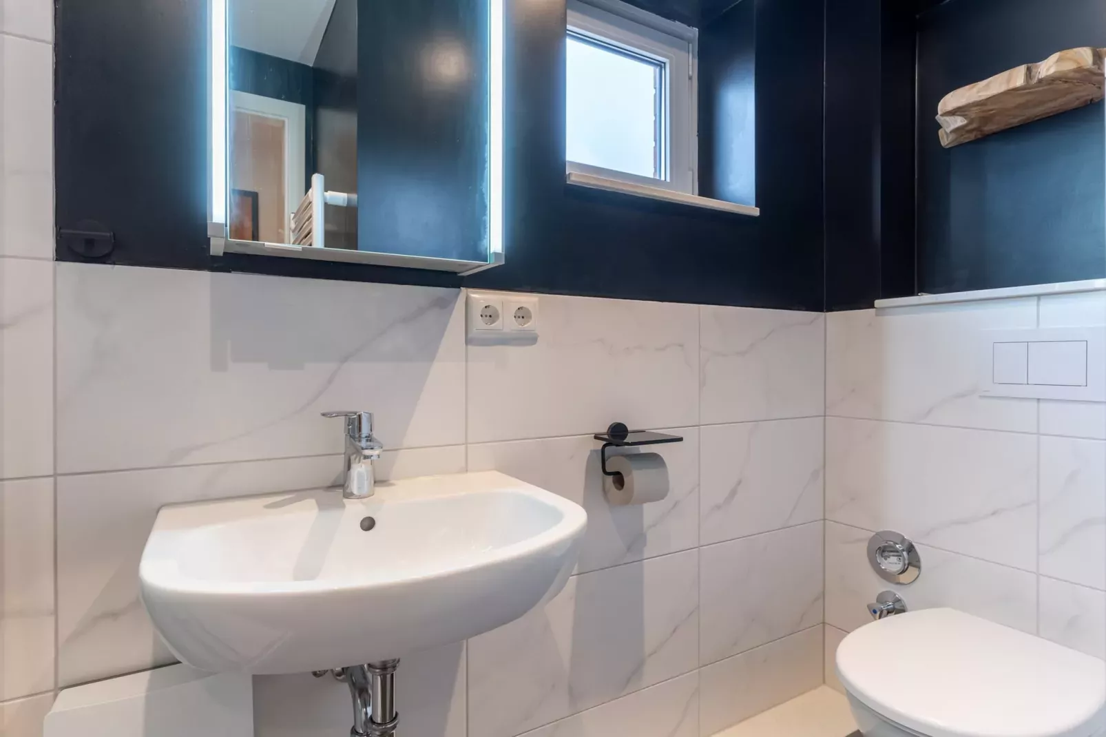 Black Pearl-Bathroom