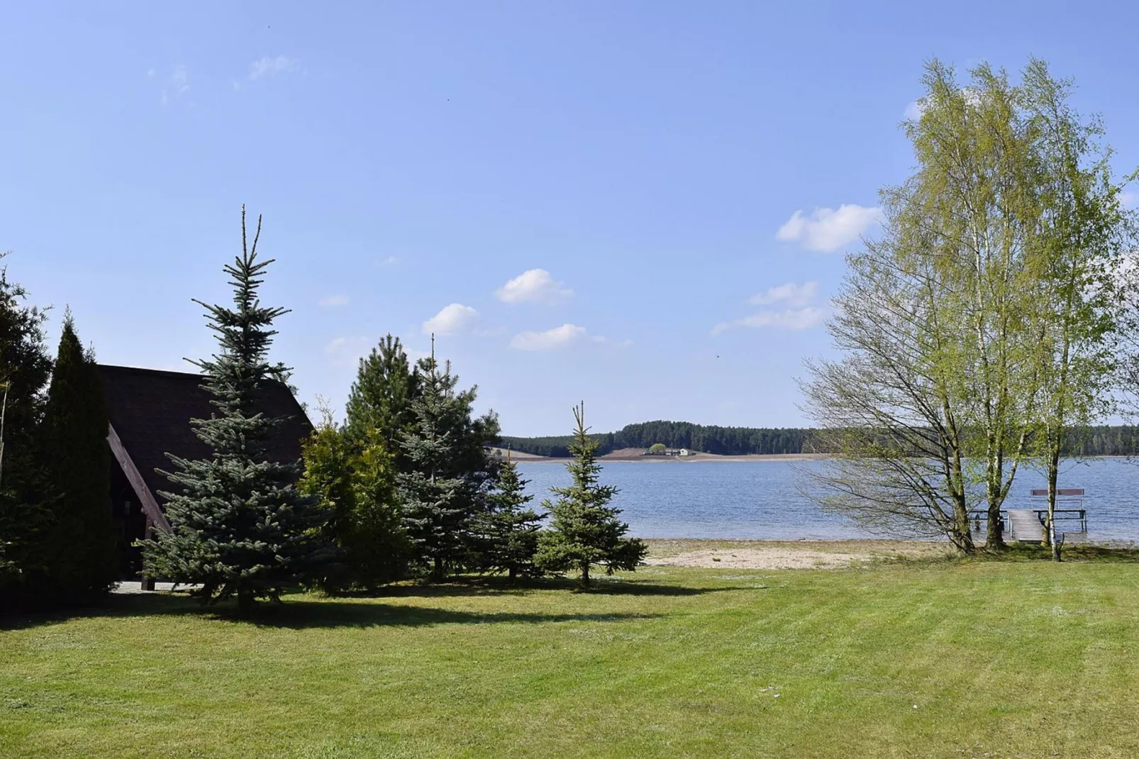 Holiday home at the lake in Kiedrowice