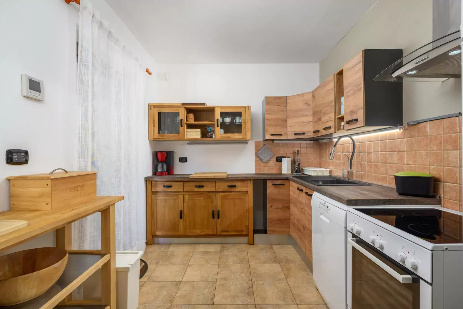 Villa Hrast Bacva-Kitchen