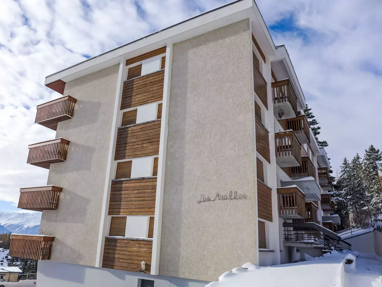 Les Arolles B12-Outside