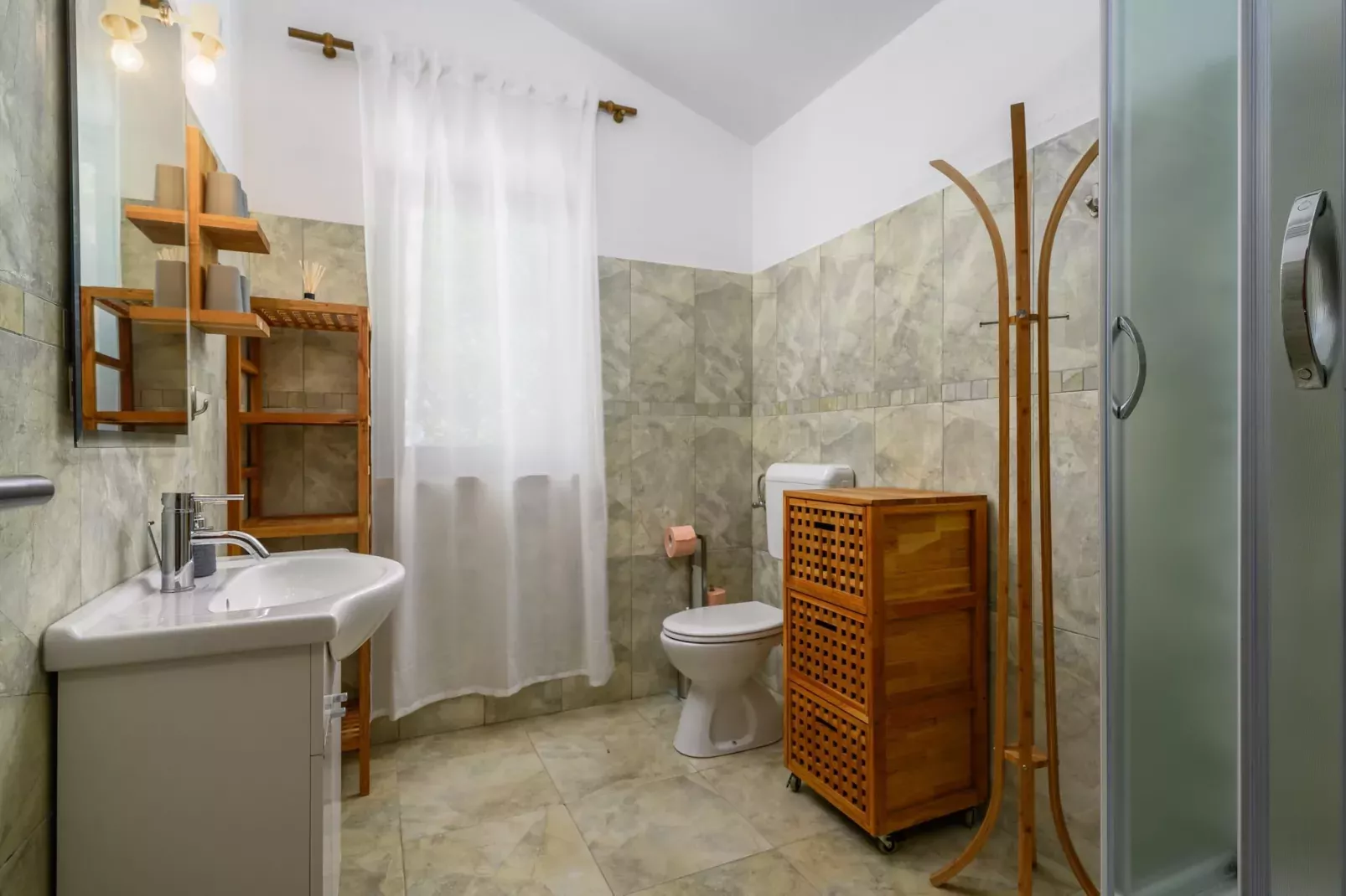 Villa Hrast Bacva-Bathroom